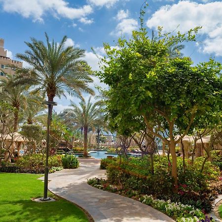 Gorgeous 2Br In Fairmont Apartment Dubai Bagian luar foto