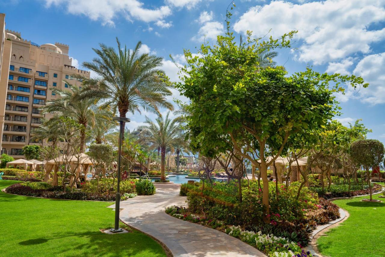 Gorgeous 2Br In Fairmont Apartment Dubai Bagian luar foto