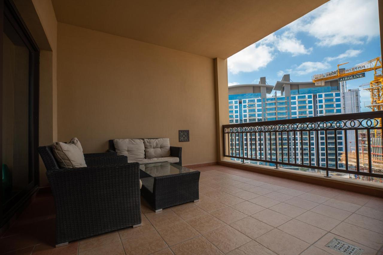 Gorgeous 2Br In Fairmont Apartment Dubai Bagian luar foto